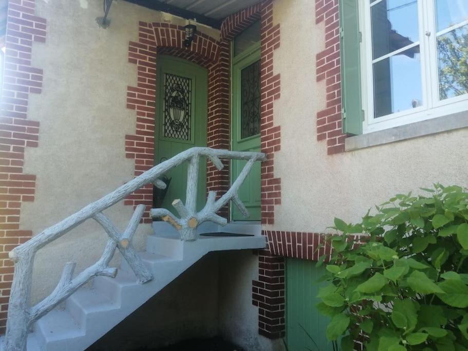 Maison " Bouton D'Or" Au Bord De L'Eau, A 10 Mn De Tours , Meuble Classe Une Etoile Saint Avertin Bagian luar foto