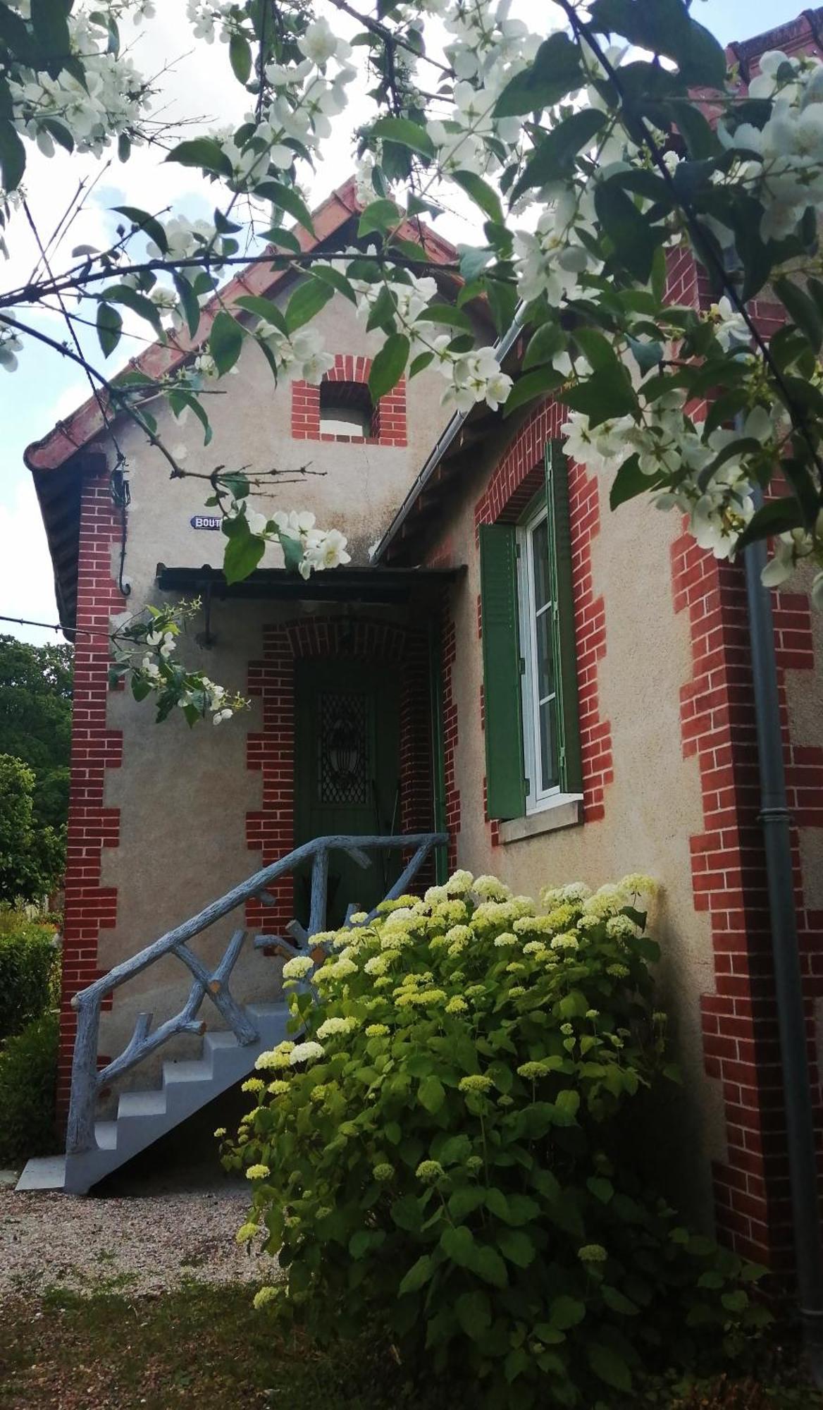 Maison " Bouton D'Or" Au Bord De L'Eau, A 10 Mn De Tours , Meuble Classe Une Etoile Saint Avertin Bagian luar foto